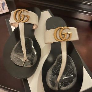 Gucci double G white thong sandals. Size 40 (10)